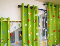 Штори в дитячу кімнату: 12 порад щодо оформлення простору біля вікна